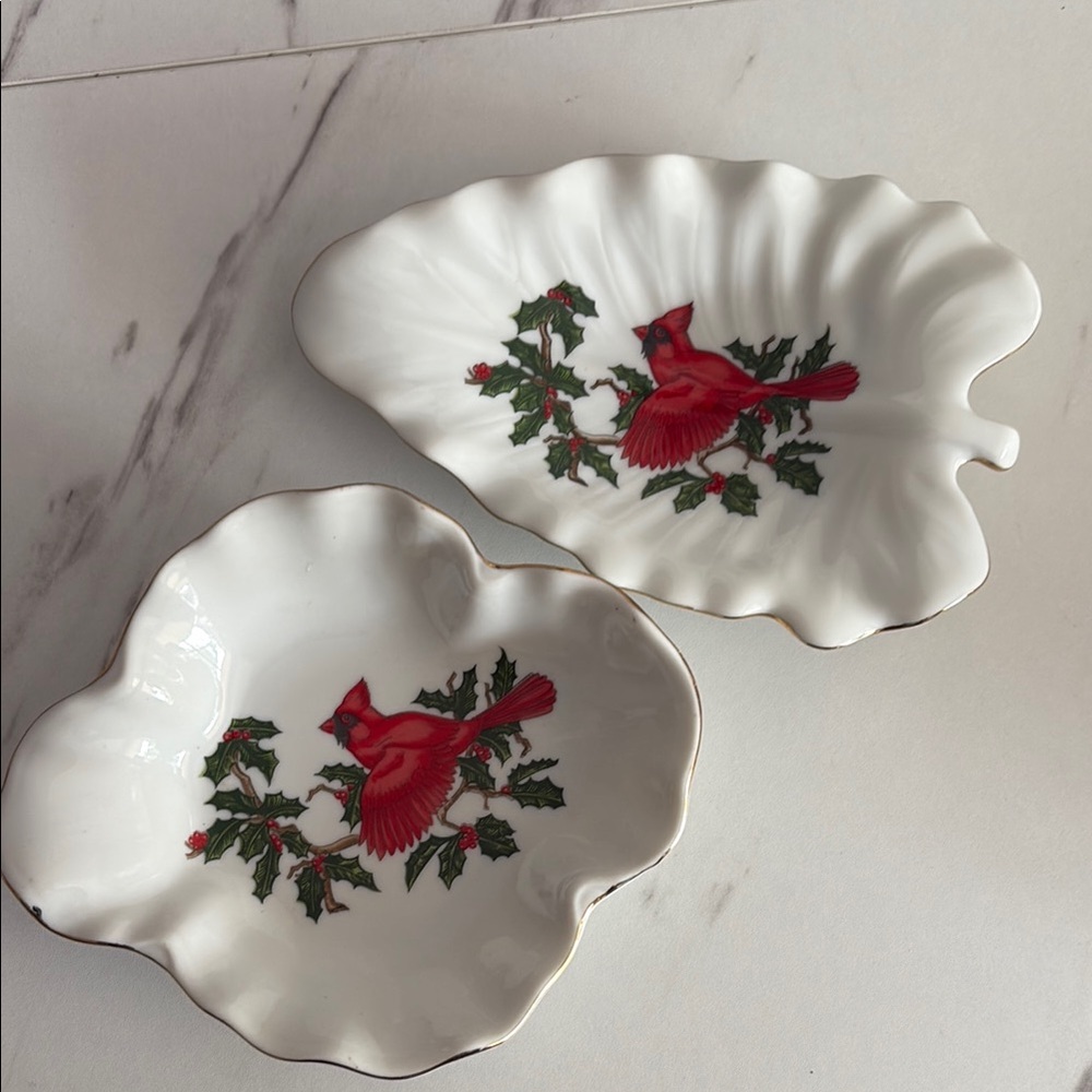 Lefton Holiday Leaf Dishes with Red Cardinals - Picture 2 of 6